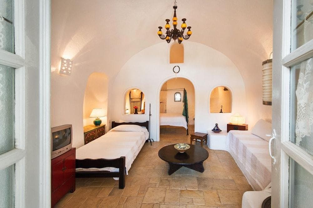 Heliophos Boutique Caves