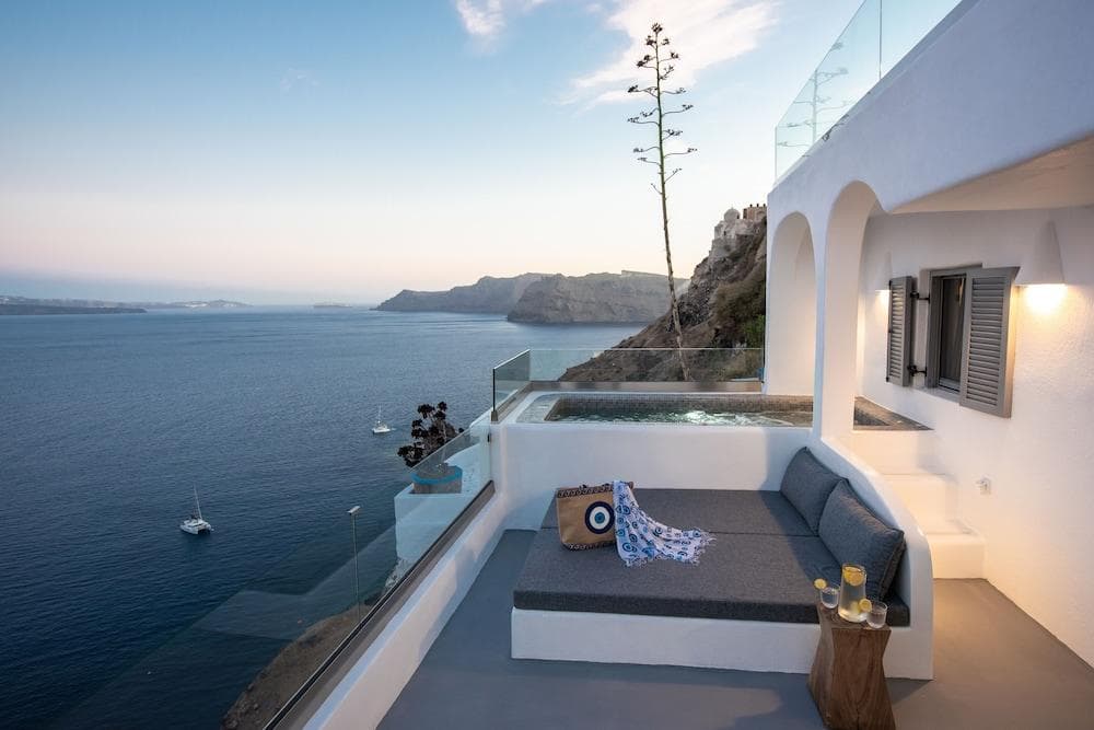 Virginia's Cave Villas (Adults only)