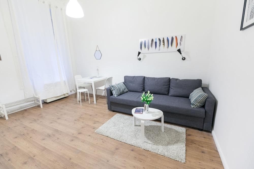 Classic Ernesto Near Opera