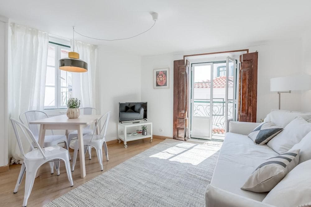 Light Filled Typical Apartment at Alfama, by Timecooler