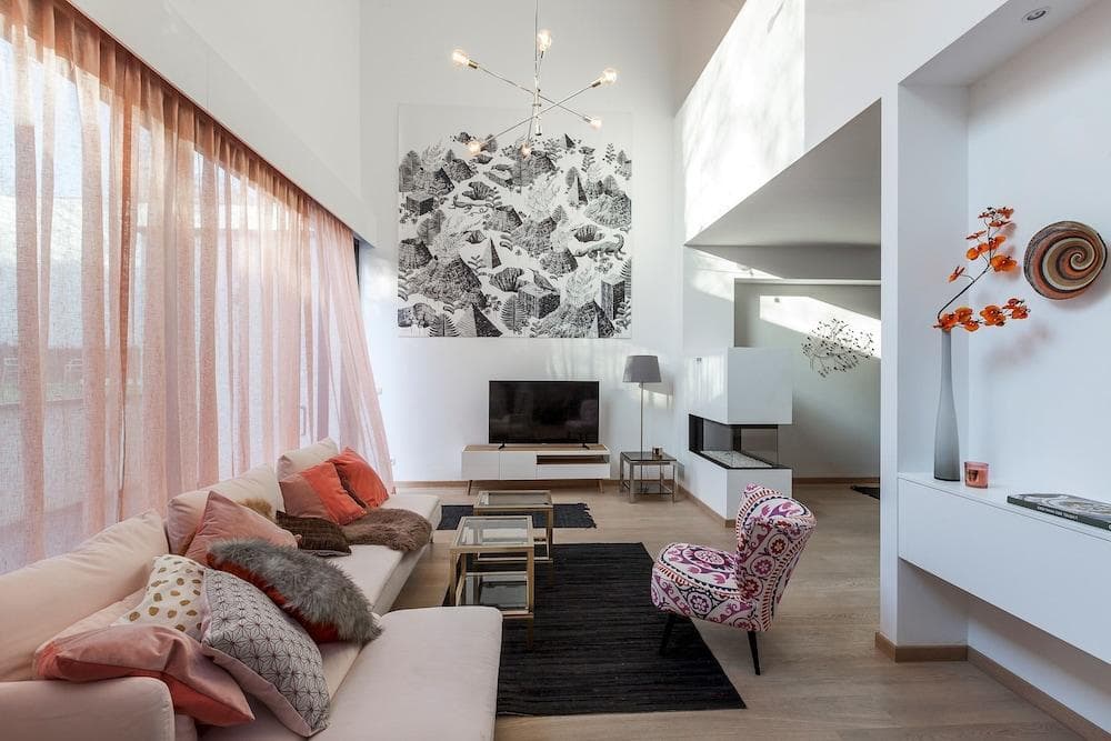 Unit 4 - Spacious Smart Home Triplex Private Garden & Parking