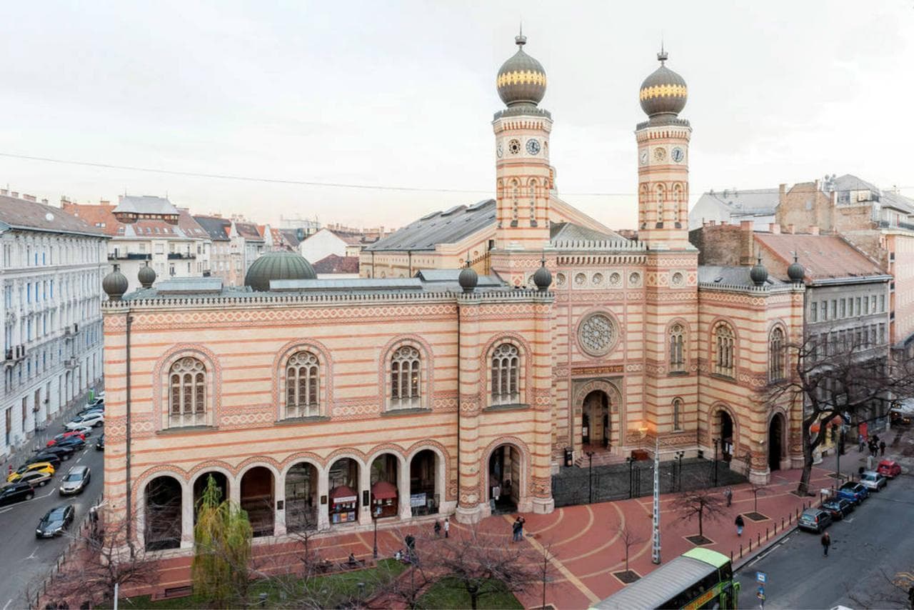 Two Couples Apartment