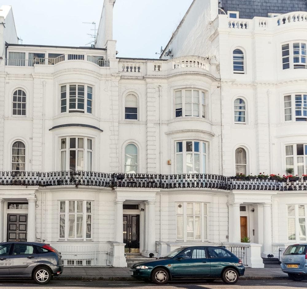 Gloucester Terrace by Lime Street