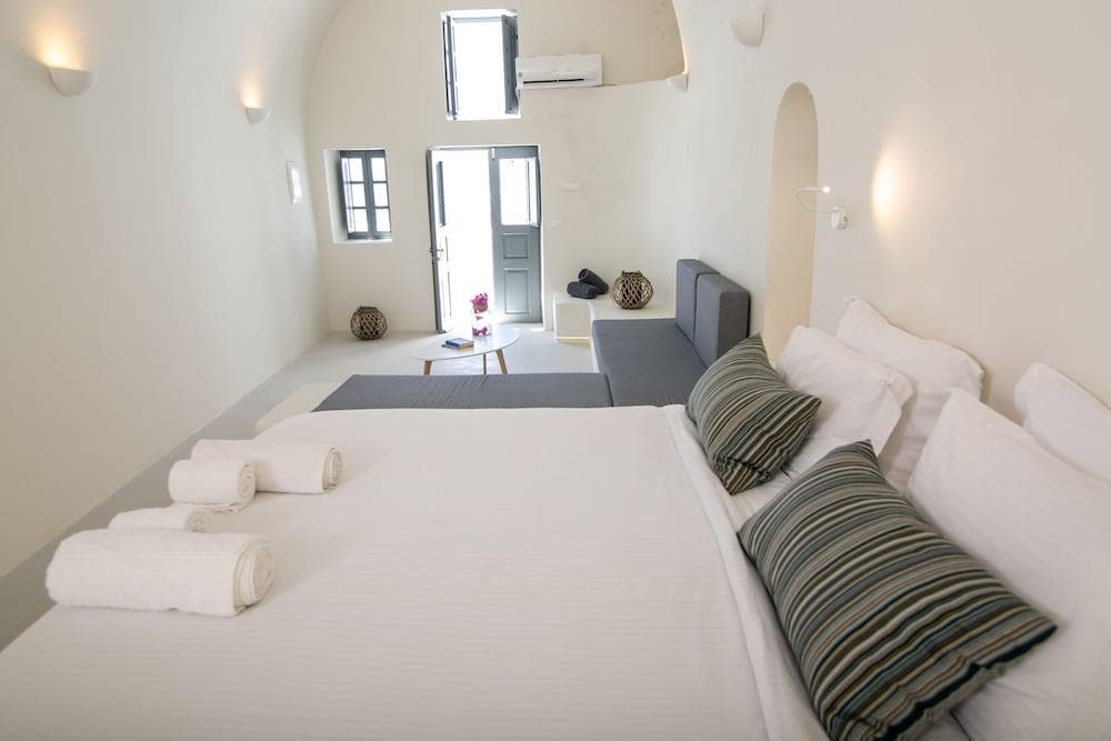 Cilon Suites Santorini (Adults only)