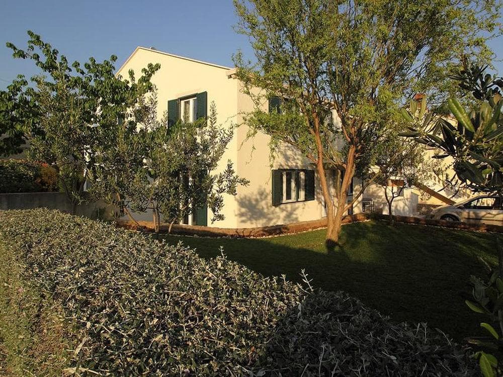 Modern Apartment in Mocici with Terrace