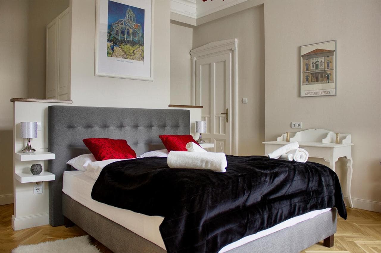 Deluxe in the Heart of the City