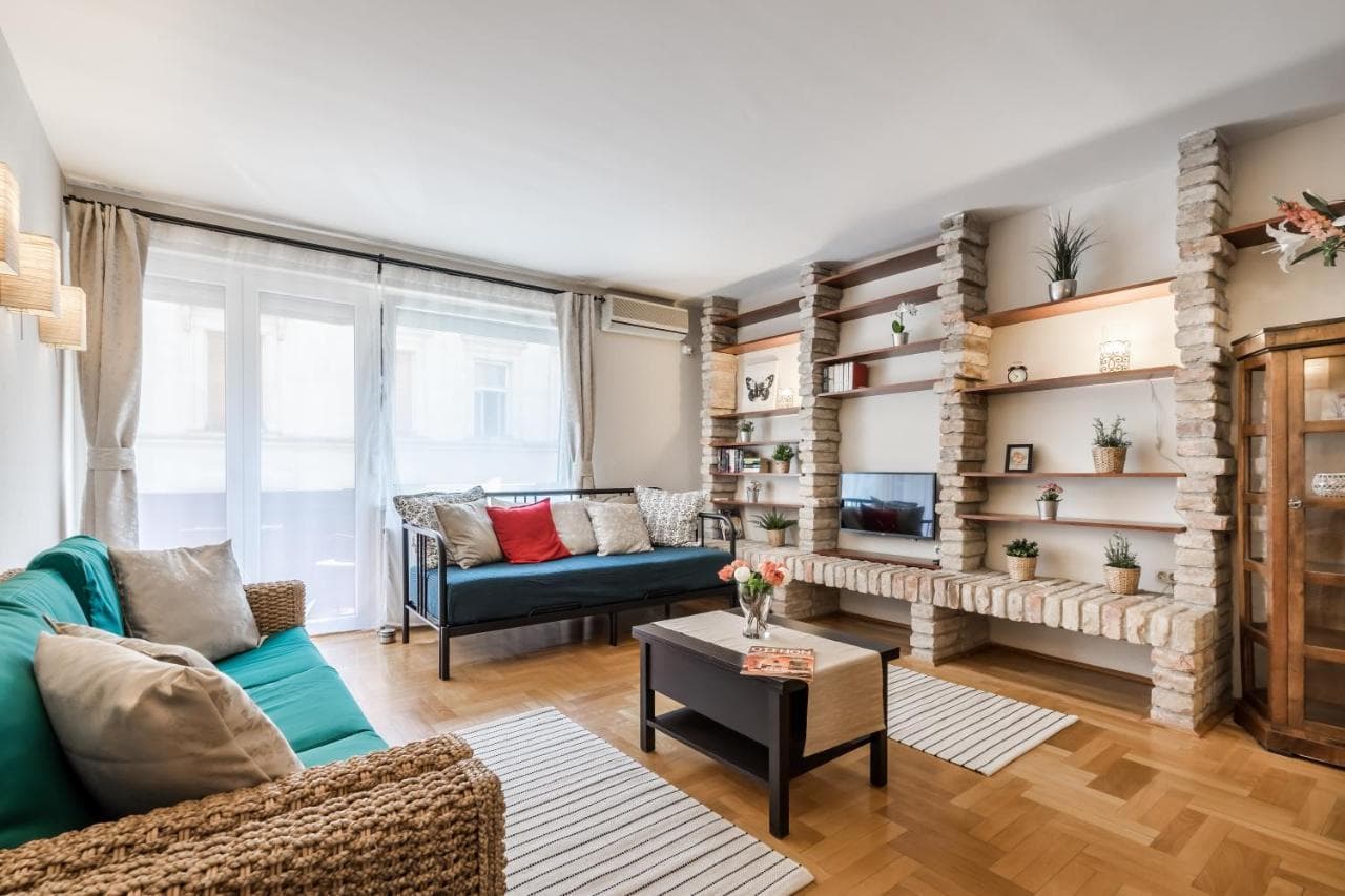 Bpr Golden Corner Suite with Balcony & A/C