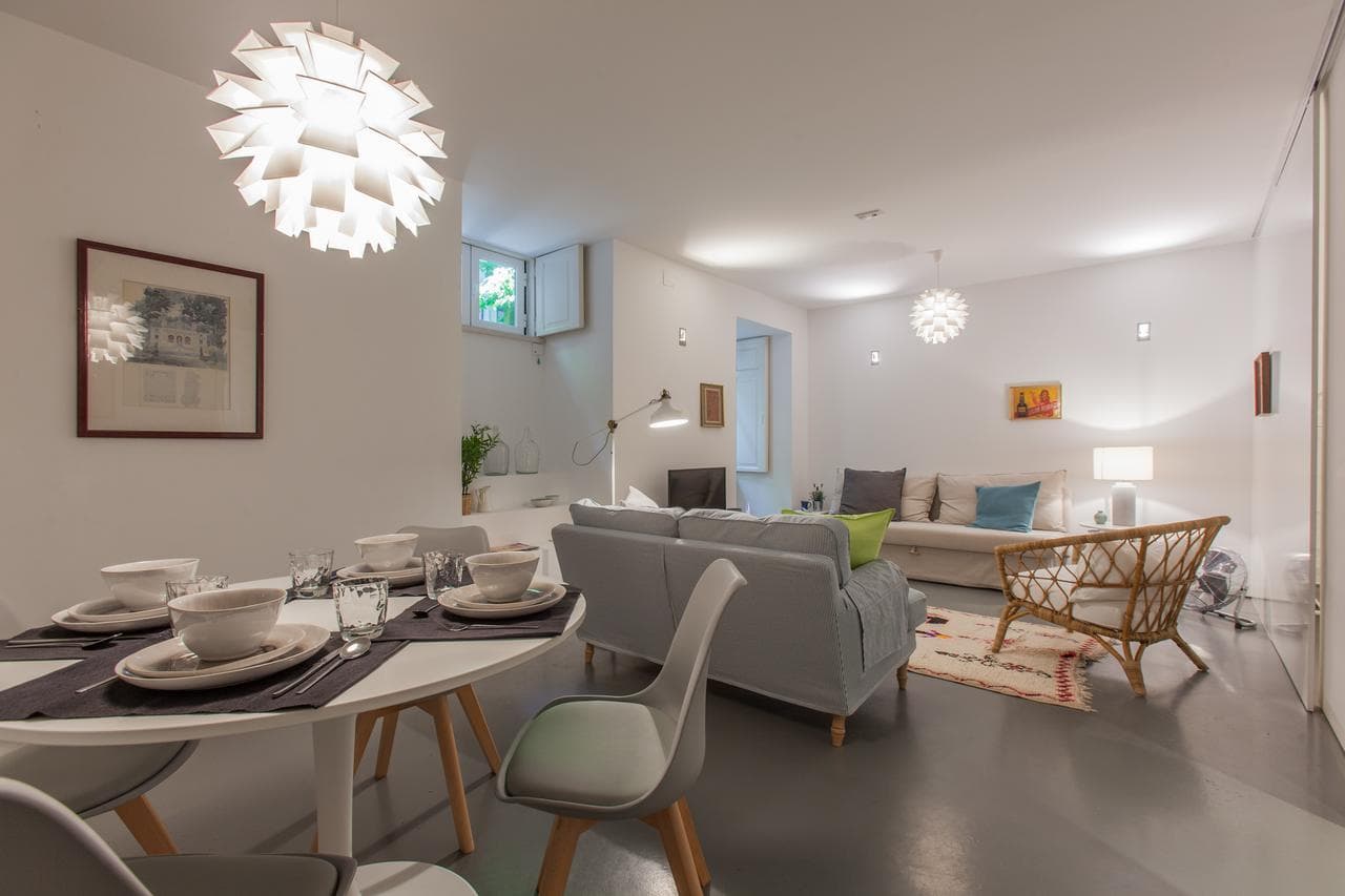 Renovated Apart with Private Courtyard, by Timecooler