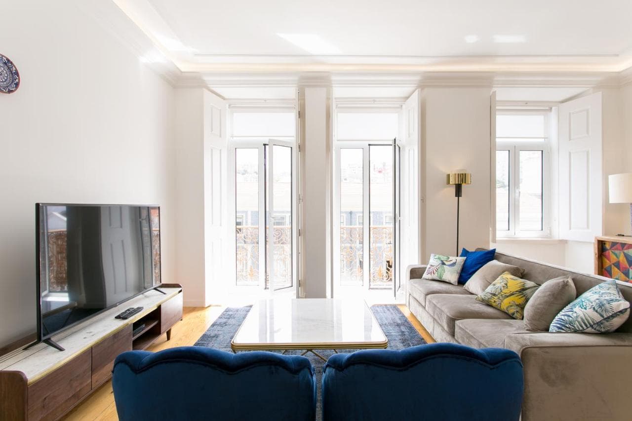 Lisbon Luxury Retreat! 2 Suites, Balcony & Views!!