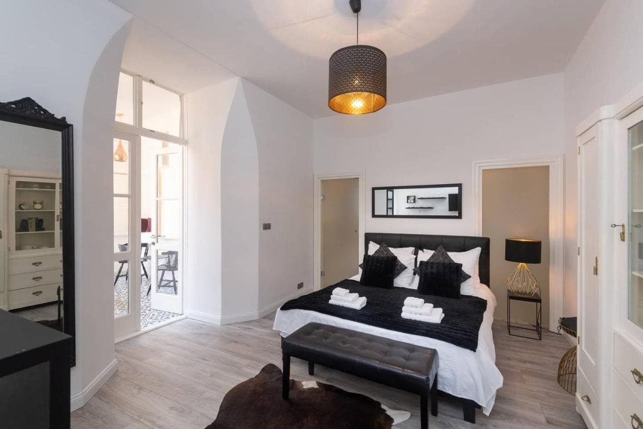 Wenceslas Square / Main Station - New Studio*****