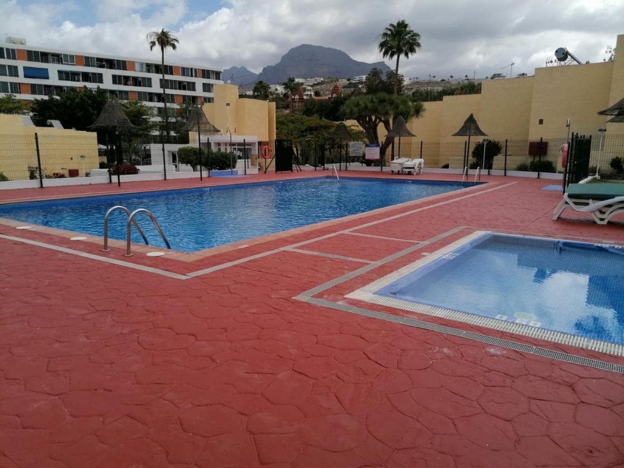 El Cortijo, Pool View