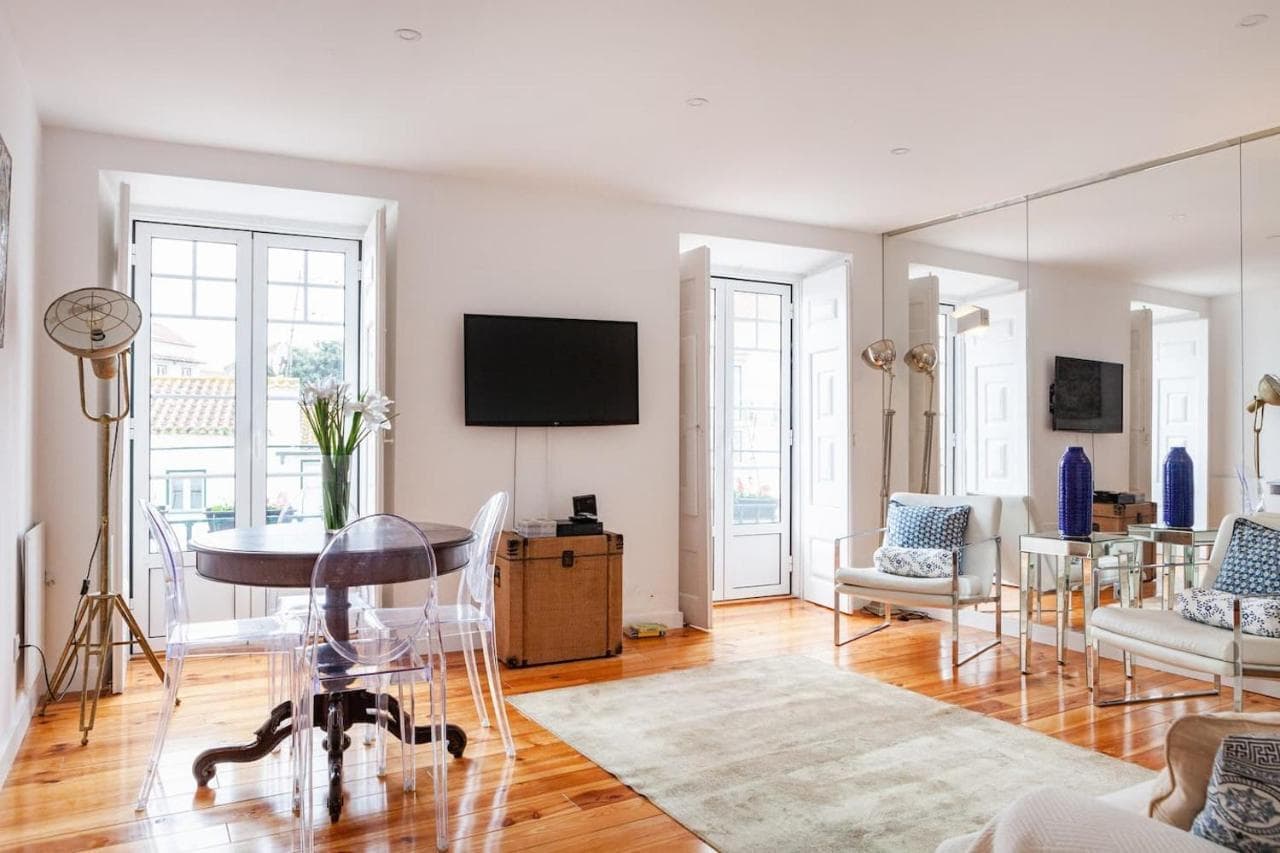 Alfama Delight Panoramic River And Historic City Views 3 Bedrooms And 2 Bathrooms AC 18th Century Building