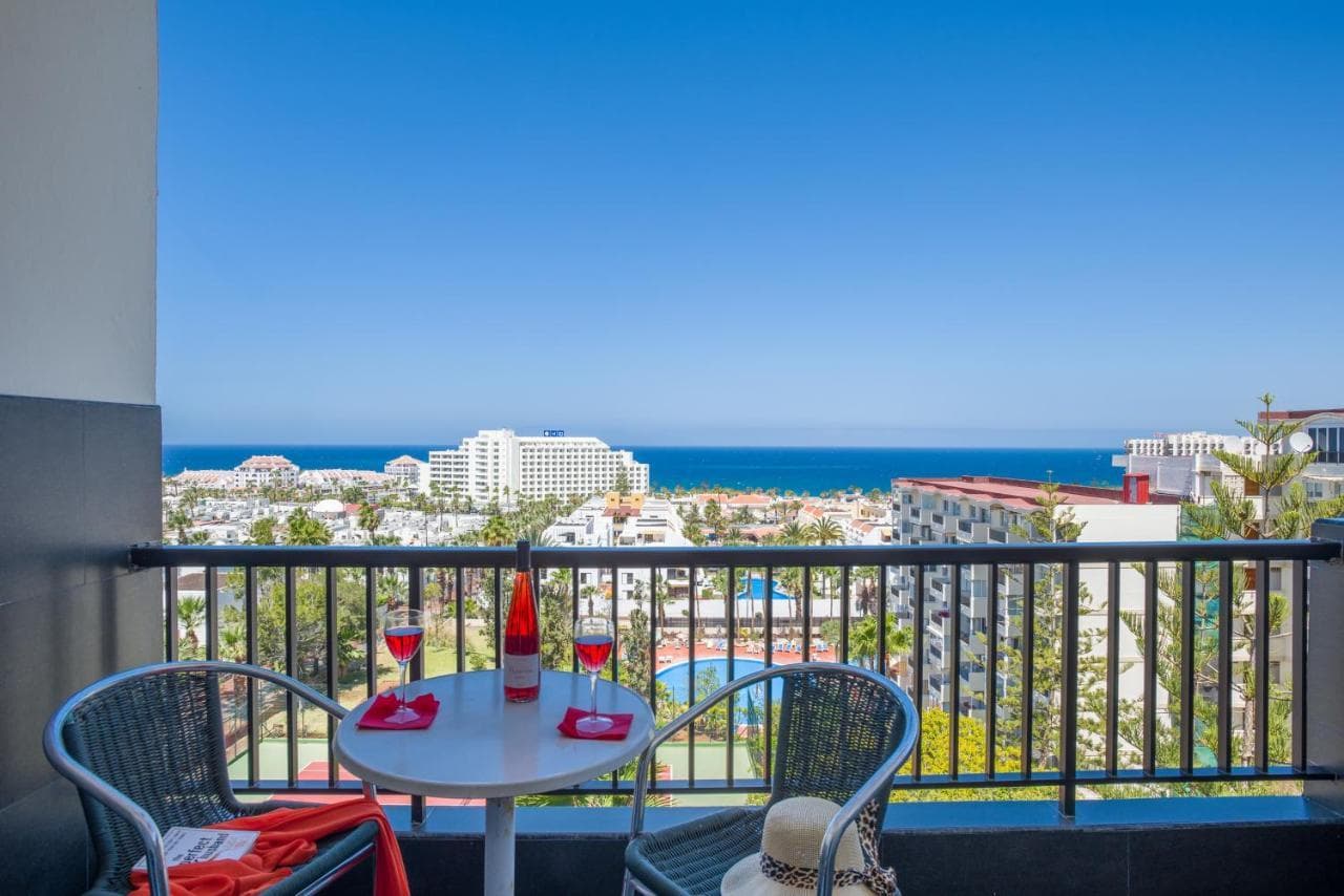 926 Fabulous View of Lasamericas, Seafront Studio!