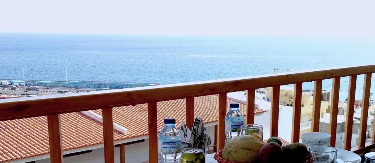 Ocean View Apartment Over Los Cristianos, Playa las Vistas