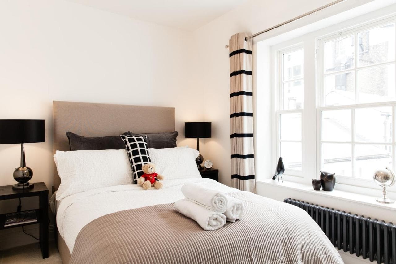 Aircon 2 Bedr, 3 Beds, 2 Bath Covent Garden, Subway