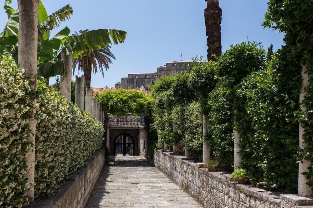 Apartment Mansion Center