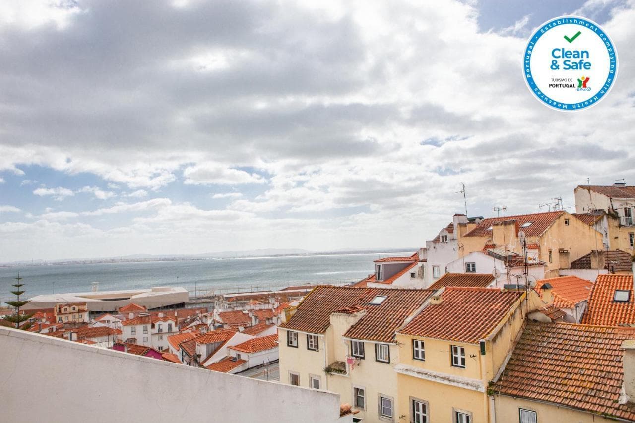 Alfama Stunning River And Historic City Views 2bedrooms & 2bathrooms AC Balcony 18th Century Building