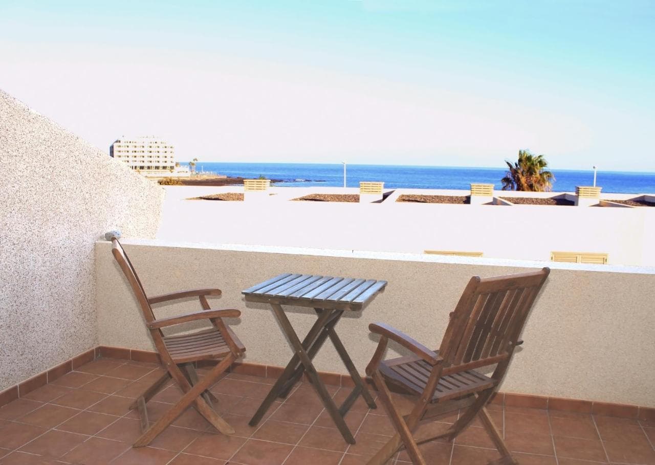 Nice Apartment. 2 Floors in Front of the Sea. la Jaquita