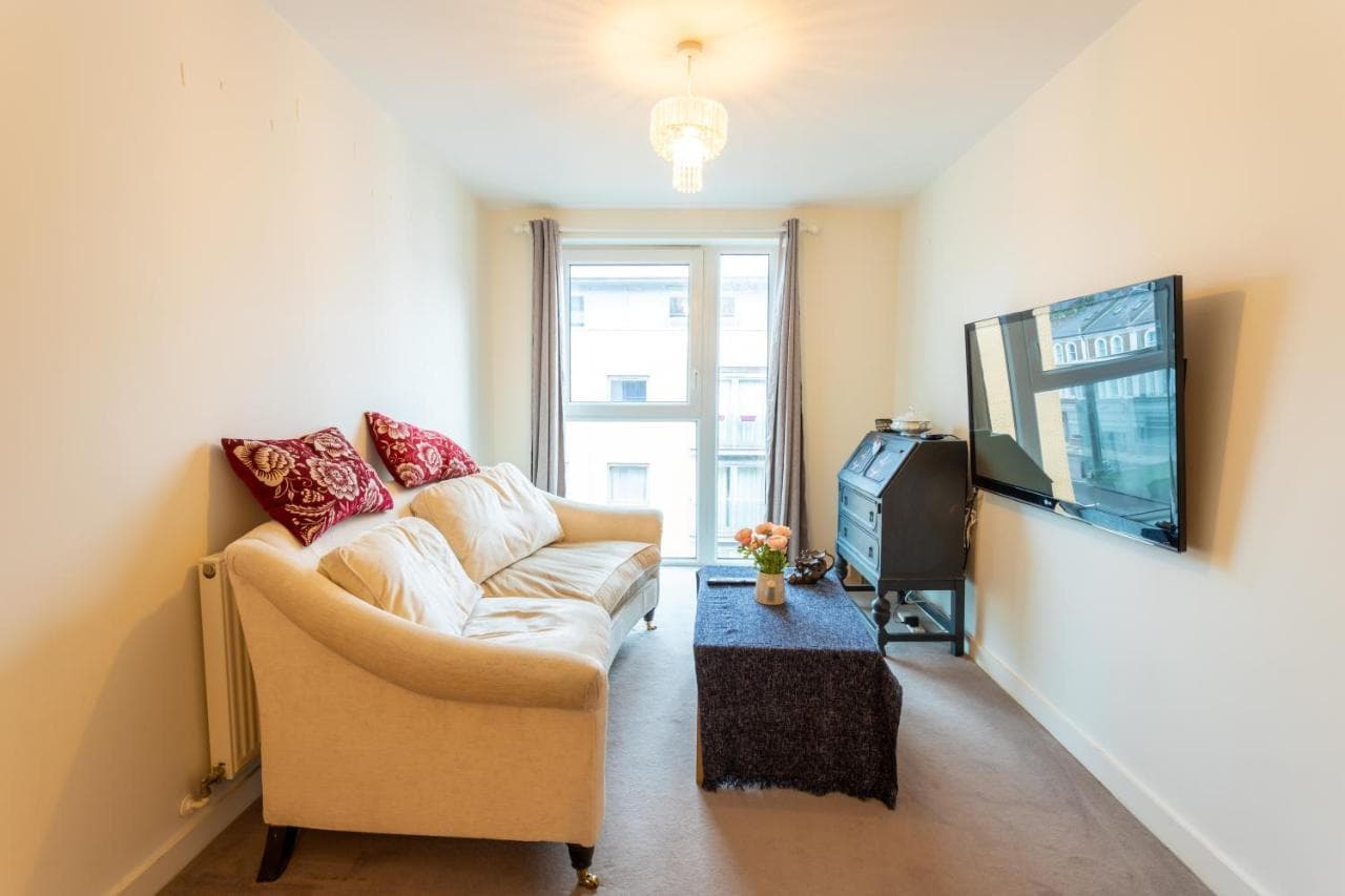 Amazing Modern 2 Bedroom Flat in Greenwich for 4 People