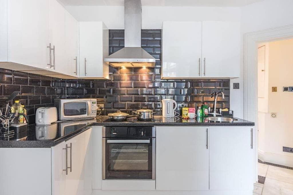 2 Bed Apartment London Bridge