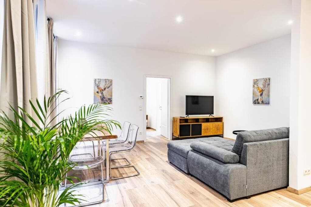 Modern Apartment Next To Subway Station