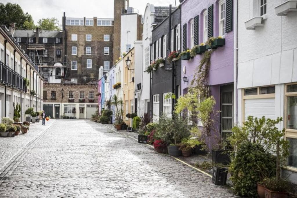 Beautiful Mews House, Conduit Mews, Paddington, W2