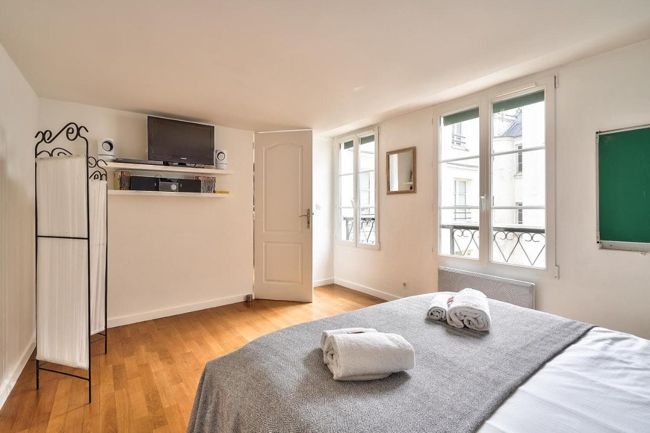 The Perfect Parisian 2 Bdrs Flat at Le Marais