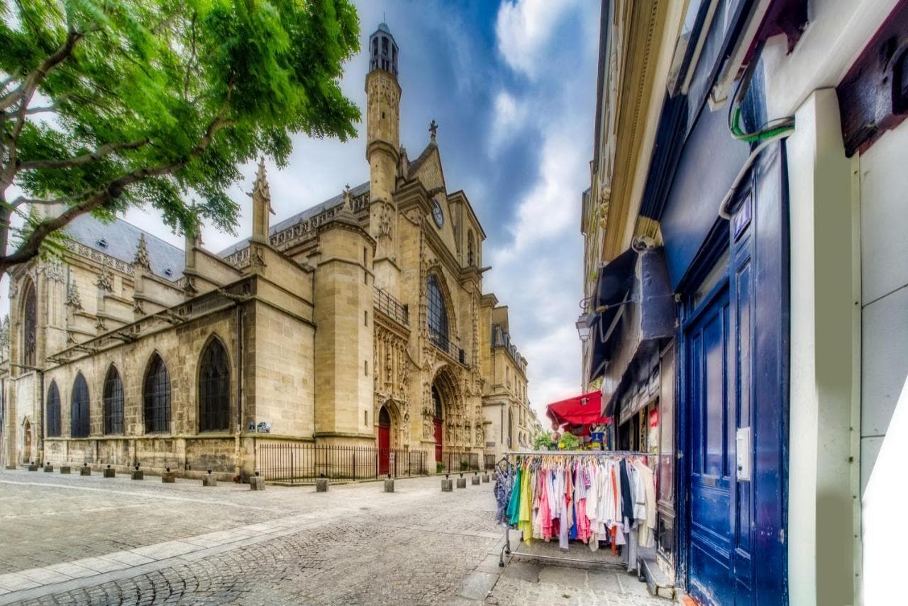 1632 Chic Louvre Apartment