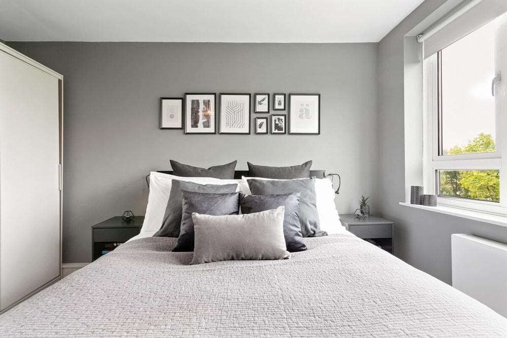 Lovely 2 Bed Apartment W Balcony Nr River Thames