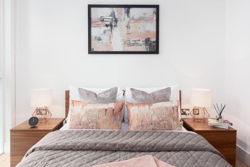 One Bedroom Apartment in Aldgate