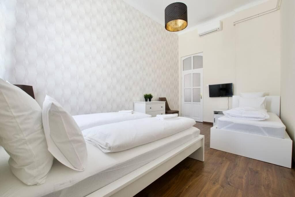 Premium Apartment by Hi5-Vaci Str. 3 Bedroom (219)