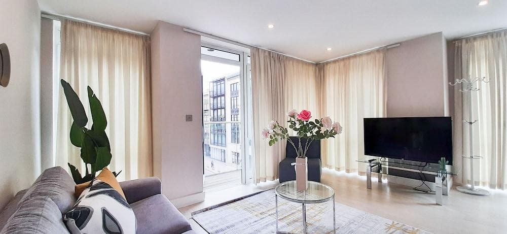 Two Bed Serviced Apt in Old Street