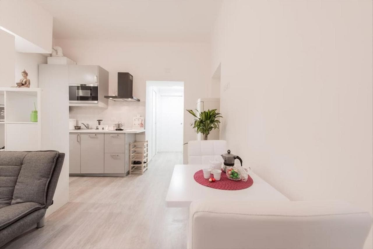 Porta Garibaldi White Flat