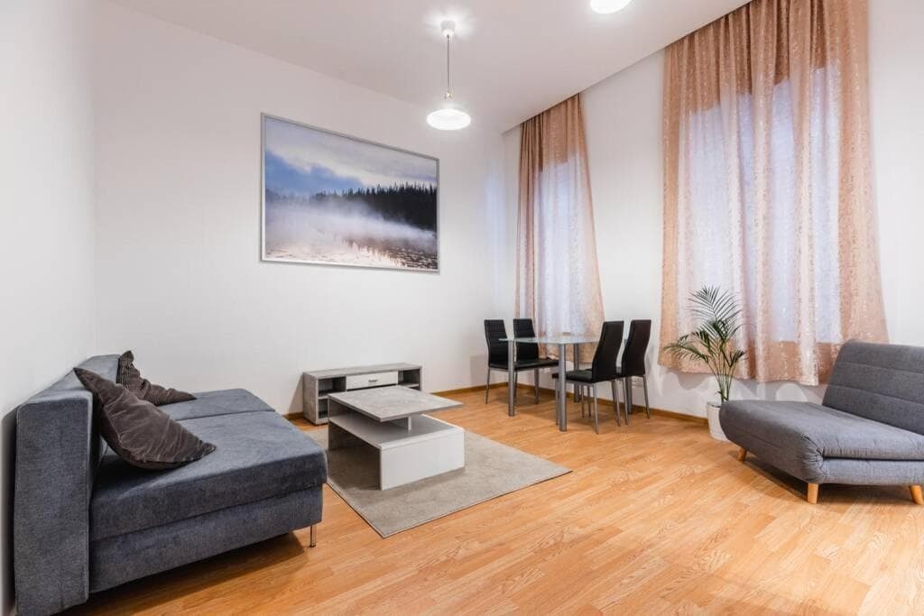 Family Apartment Next To Danube River
