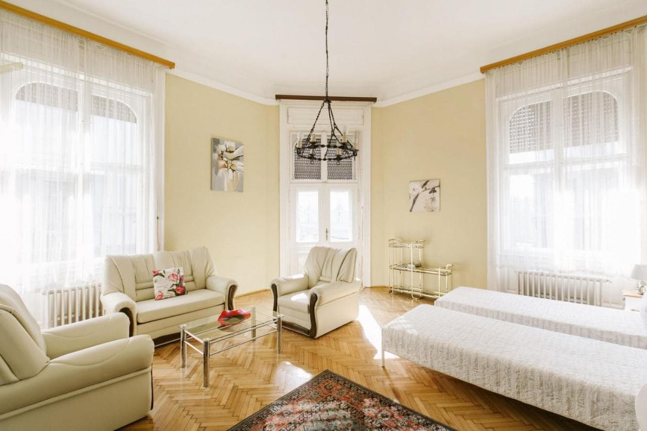 Chain Bridge Apartment