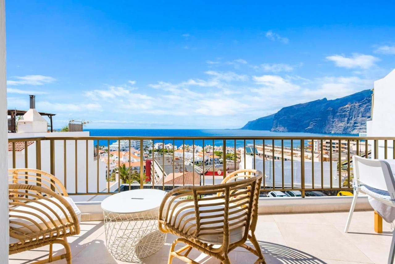 Quiet And Cozy Workation Place Near the Town Center with Cliffs And Ocean View