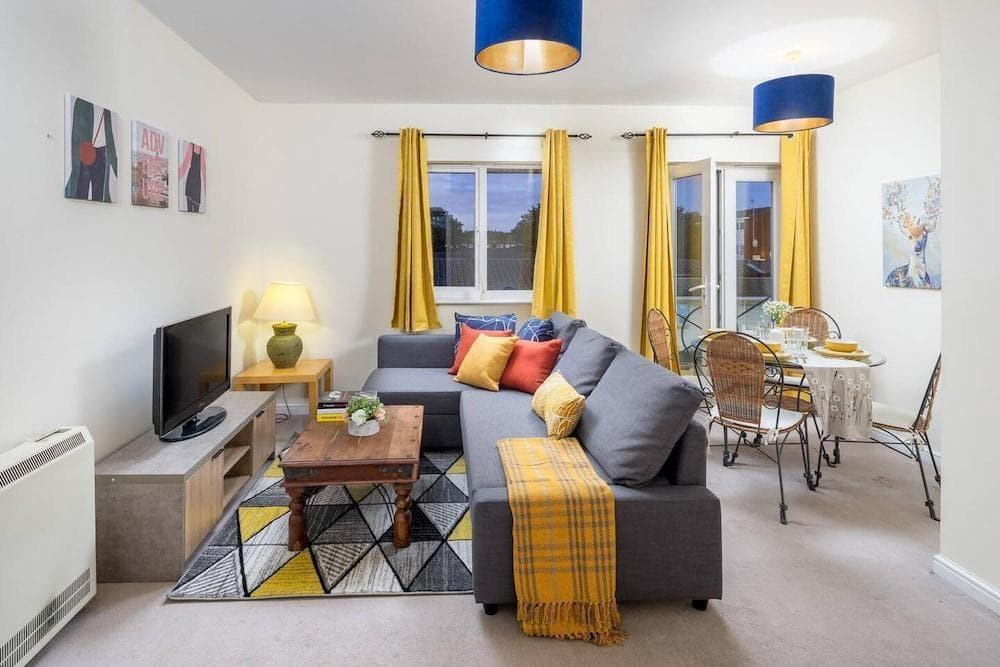 Cozy 2 Bed Room Flat, Walking Distance From Excel