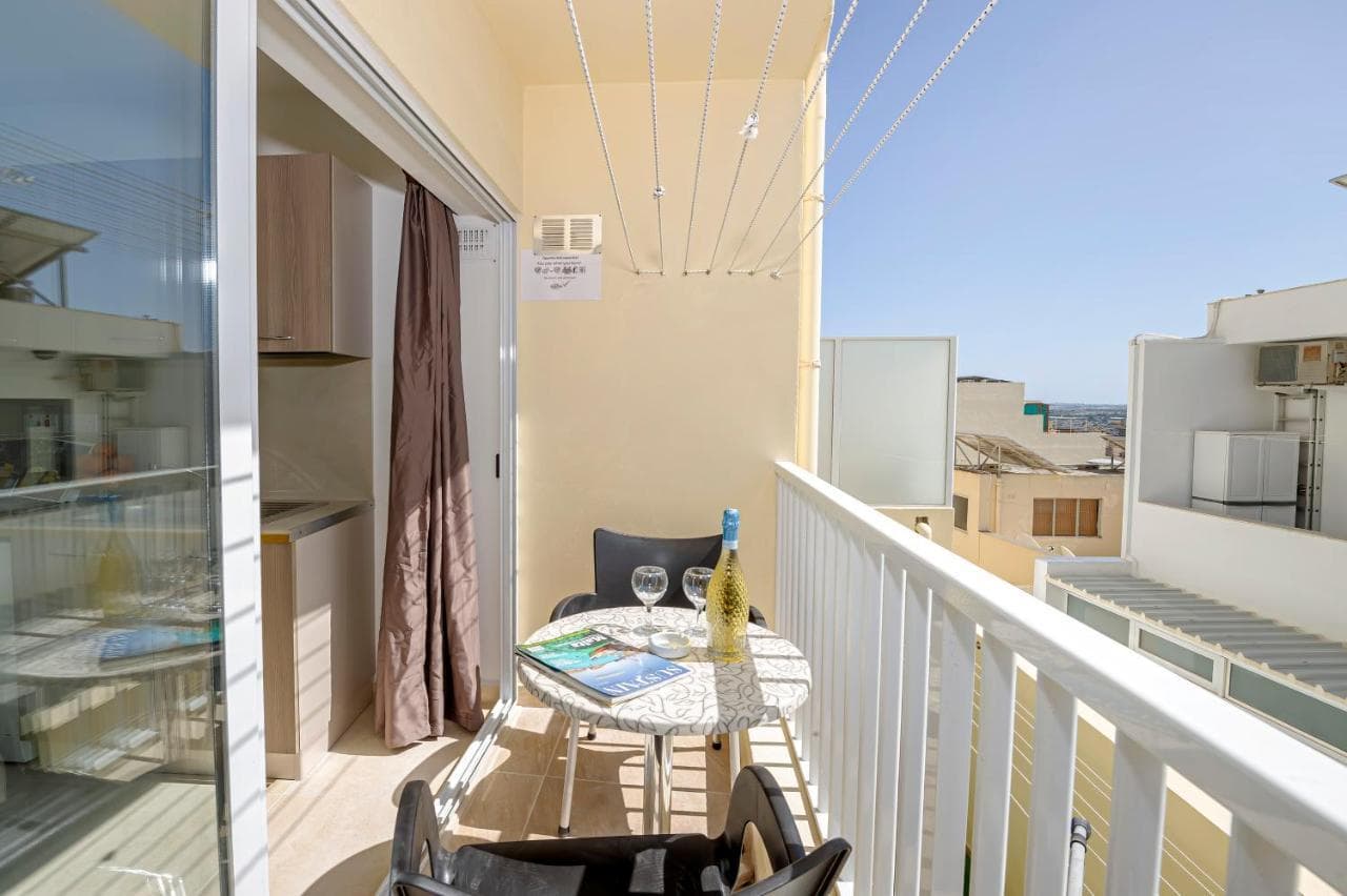 Summer Breeze Comfort Sunny Apartments Close To the Sandy Beaches - by Getawaysmalta