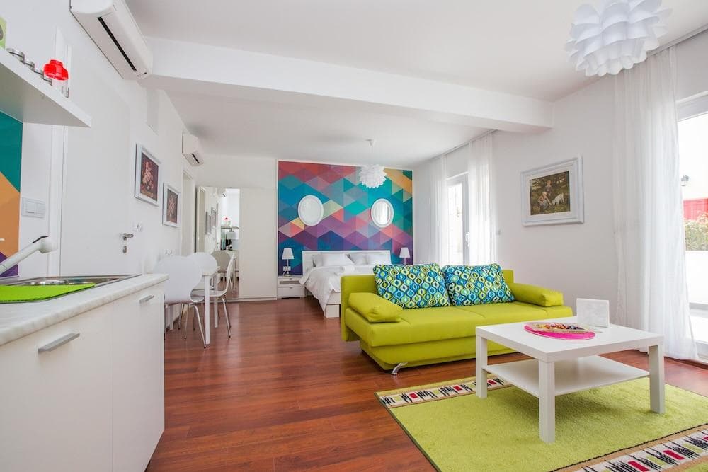 55 & 54 Stairs Apartments