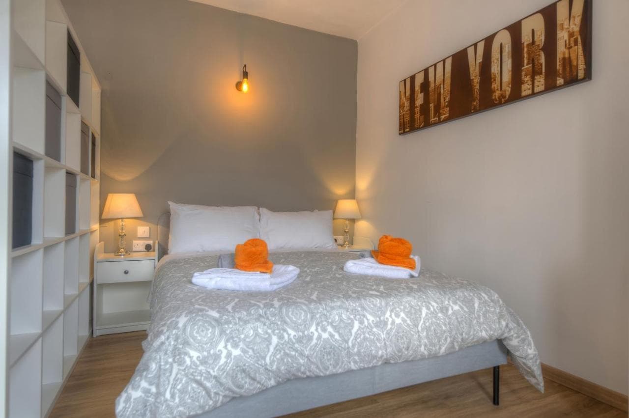 First Floor Studio Apartment Seconds From Balluta Bay Ipap1-1