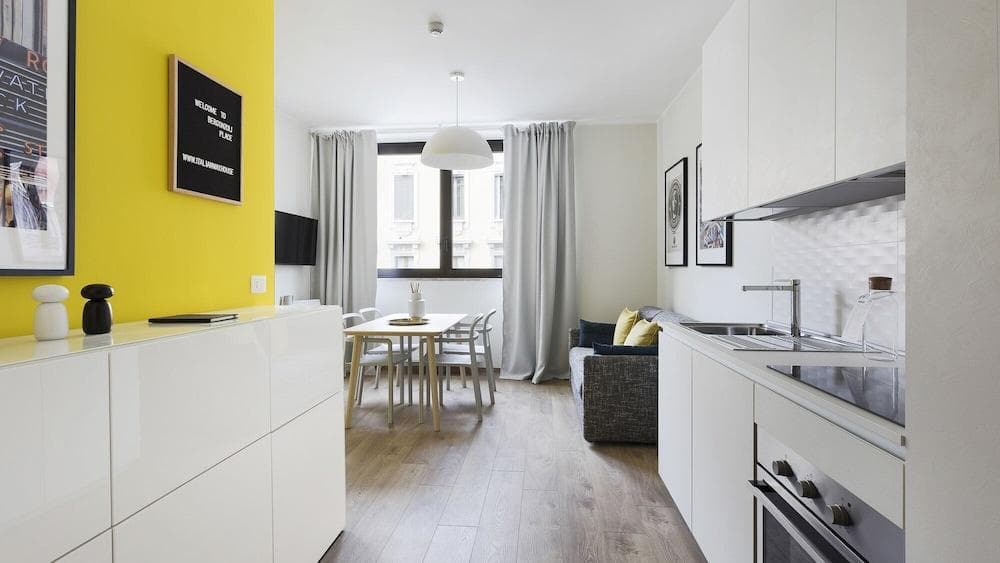 Mi-Brgz1a2 Bergonzoli Place - Bilo a - Dance