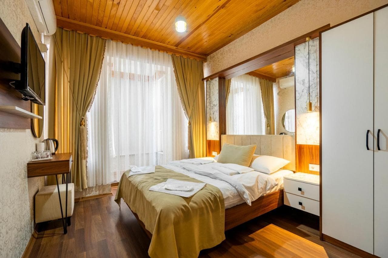 Candy Hotel (Adults only)