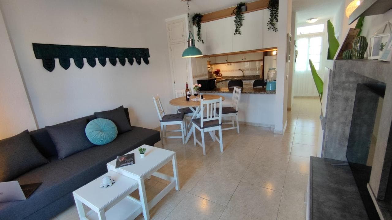 Hubsche Ferienwohnung Mit 2 Schlafzimmern, Pool Und Wlan, Strandnahe