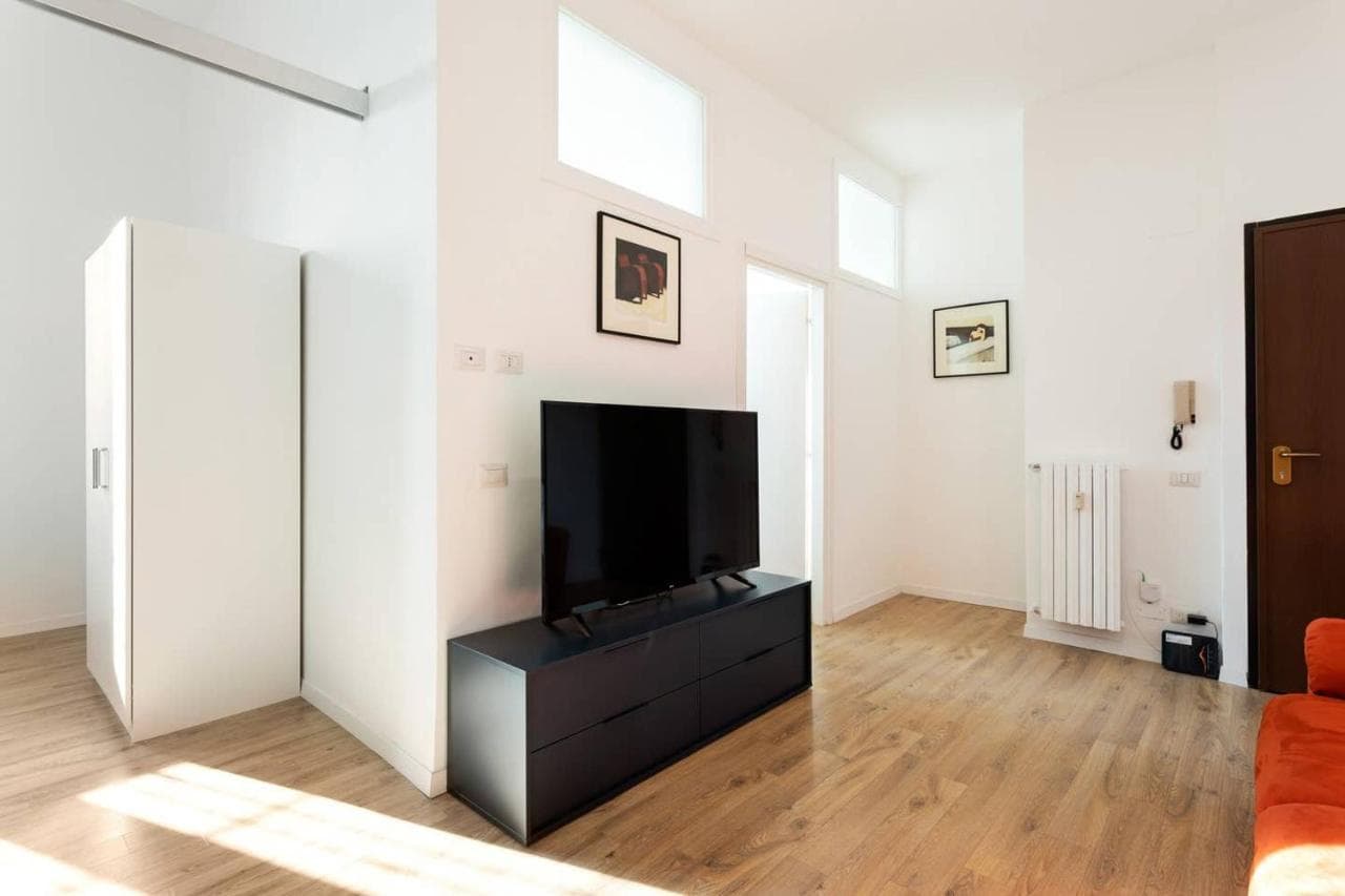Spacious Flat Close To Fondazione Prada & Metro