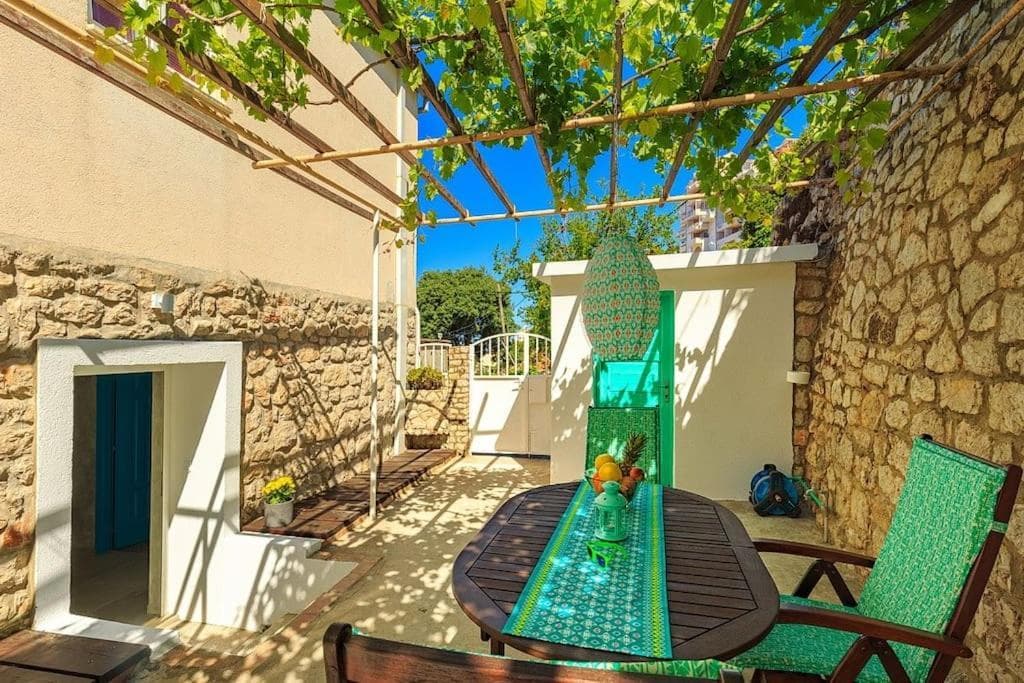 Apartment Jazzy Stairs on the Way To the Apt