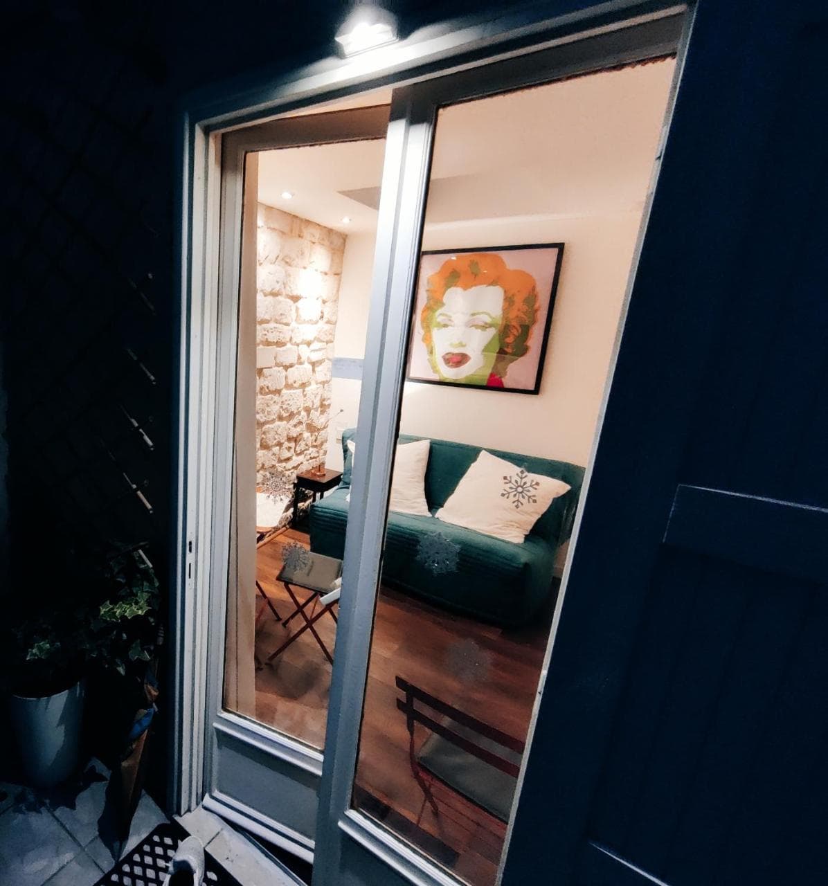 Romantic Tiny House Inside Montmartre (Adults Only)