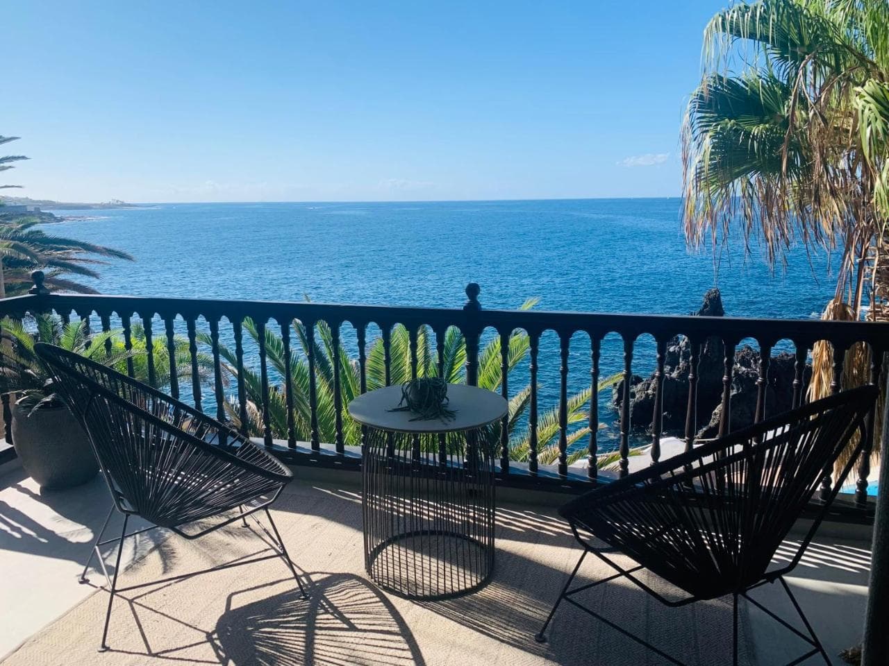 3 Bedroom Ocean Shore Apartment (Adults Only)