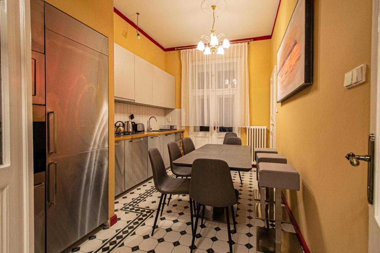 4 Bedrooms 130m2 Apartment at the Main City Square