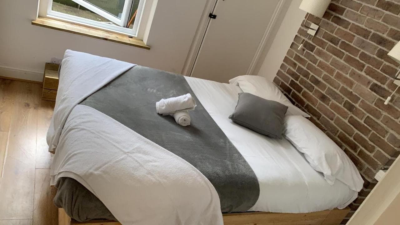 Clerkenwell Apartments by Dc London Rooms