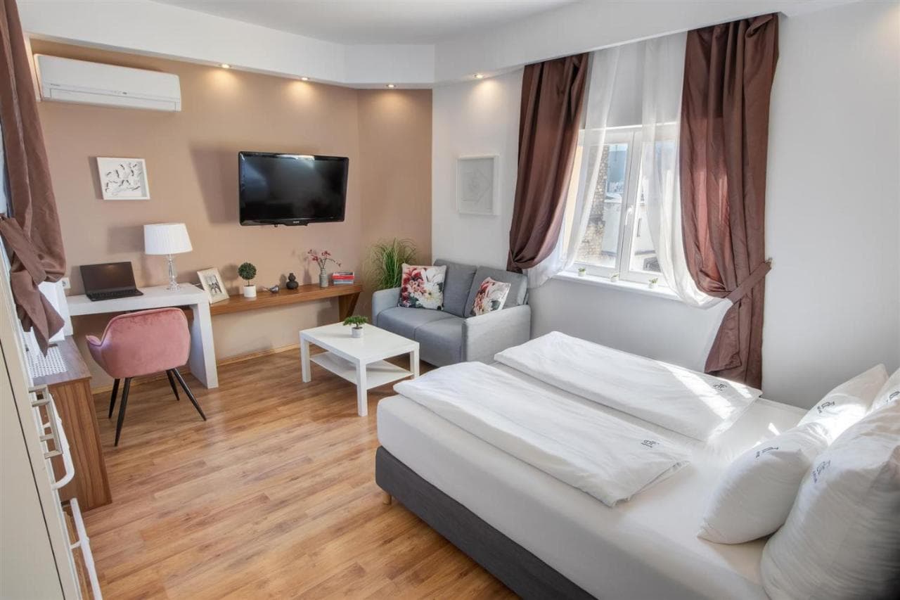 Premium Studio Szervita Square (Adults Only)